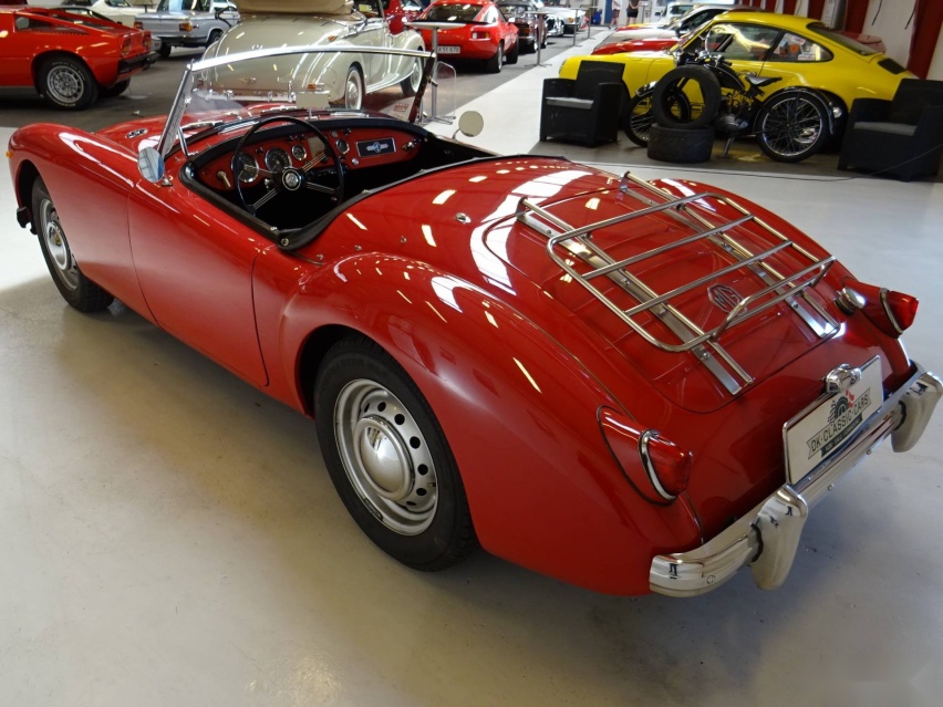 充满英国古典贵族气息的经典跑车-MG MGA 1500