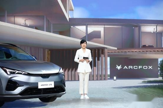 配备同级独有220V外接电源，阿尔法T5预售15.58万元起