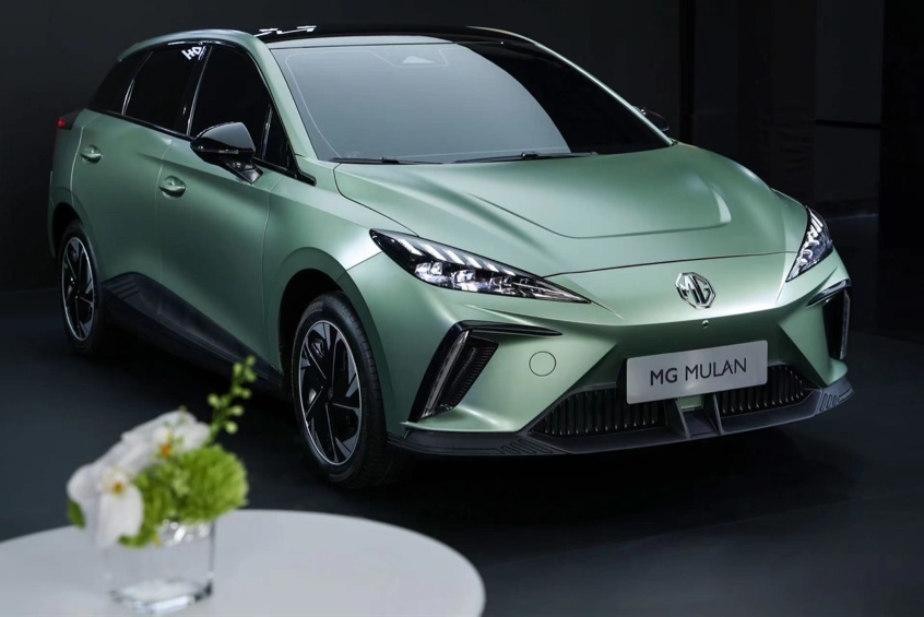 造型酷飒+零百3.8s，玩纯电还得是MG MULAN