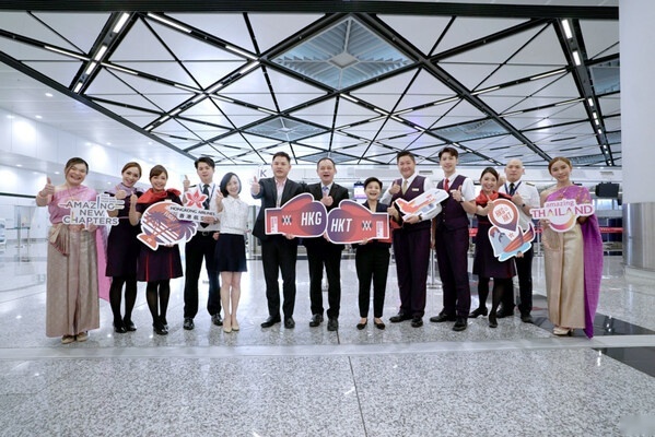 香港航空總裁孫劍鋒先生與香港機場管理局代表,以及泰國政府旅遊局