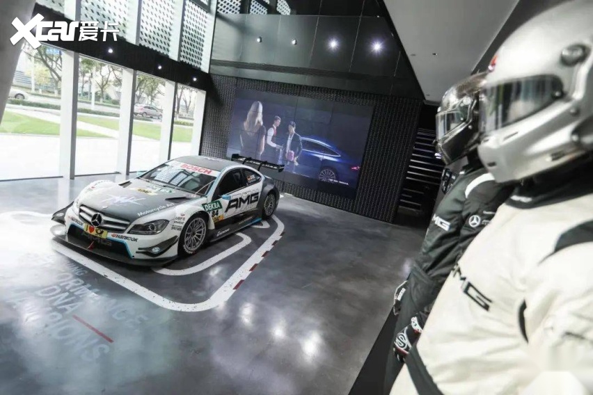 新一代AMG GT四门跑车上市引爆性能粉，广州车展的奔驰展台有什么魅力