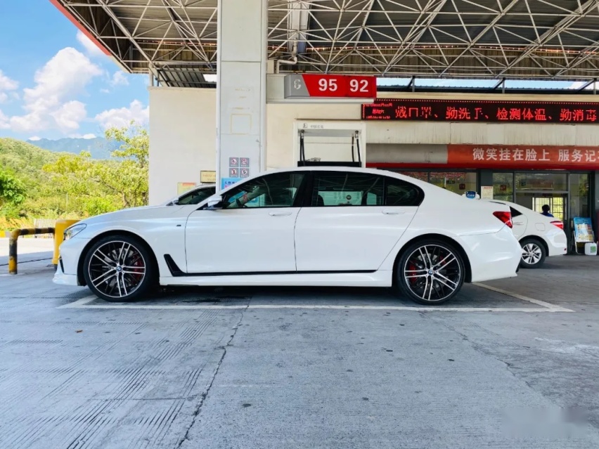 给宝马7系换上全身JDM改装件，是日系车迷最后的倔强？