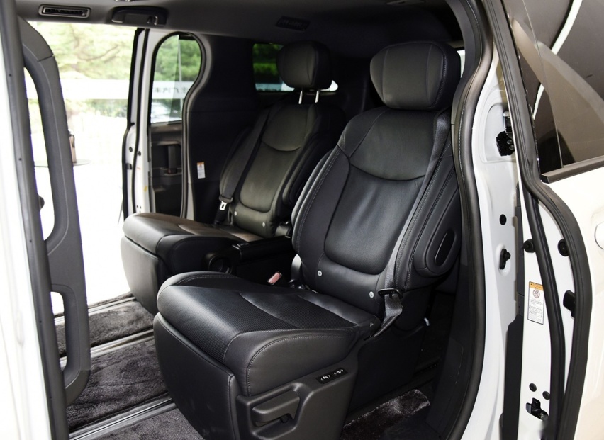 自主品牌的崛起 上汽大通MAXUS G90对比丰田赛那SIENNA