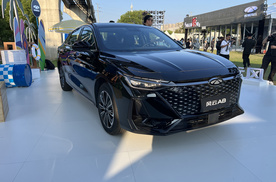 搭载鲲鹏超能电混CDM 5.0 奇瑞风云A8上市售7.99万元起