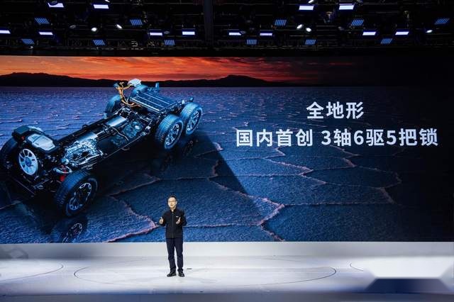 引领皮卡4.0时代：长城炮六轮新物种携山海炮混动双星霸屏上海车展
