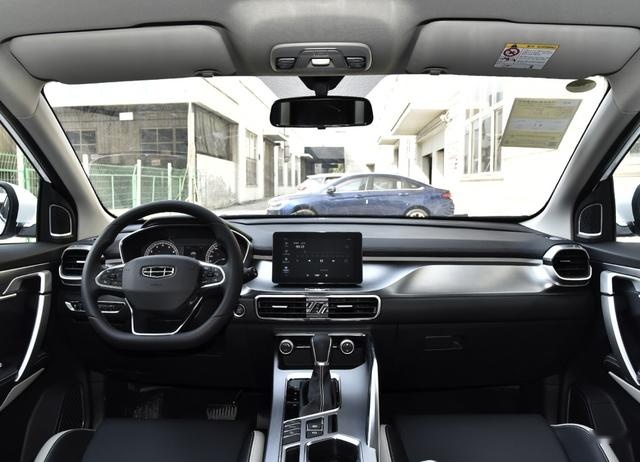 同是8万级SUV 新宝骏RS-3、吉利缤越和奔腾T33怎么选