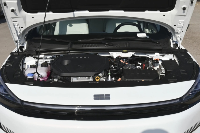 银河L6公布配置，亏电油耗4.55L/综合续航1370 km
