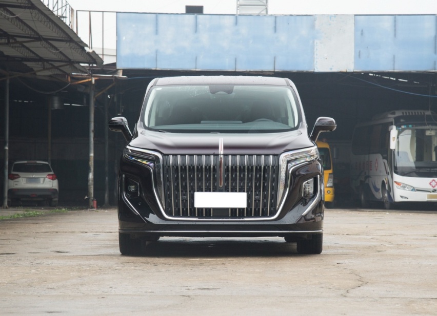 一汽红旗打造的MPV，搭载2.0T混动，续航833km