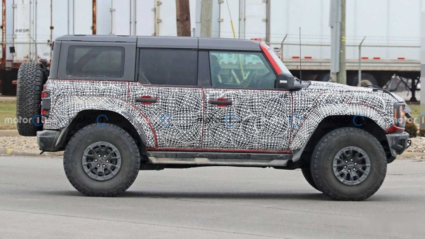 ford-bronco-raptor-interior-spy-shots-profile.jpg