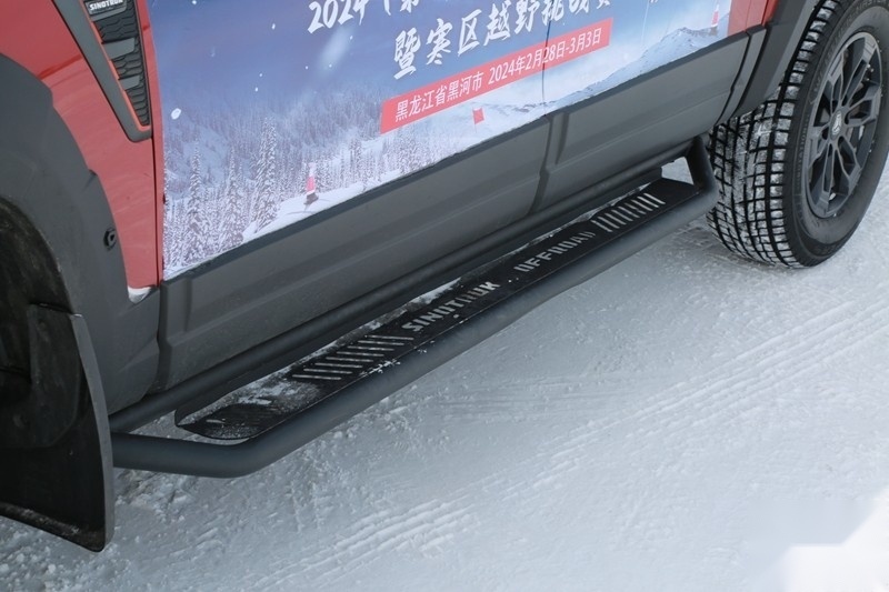 极寒环境如鱼得水 冰雪试驾中国重汽皮卡越野型
