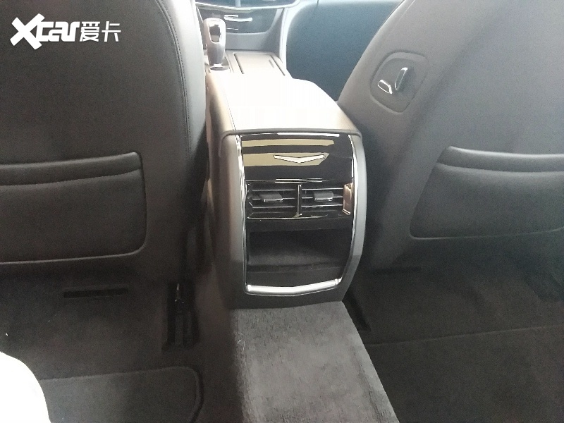 凯迪拉克CT6 探店实拍 4.2T+V8 动力超奔驰E级 配