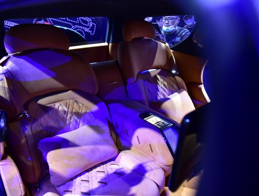 长城新车曝光，5米多长，搭载3.0T V6引擎，配四驱，造型机甲硬派