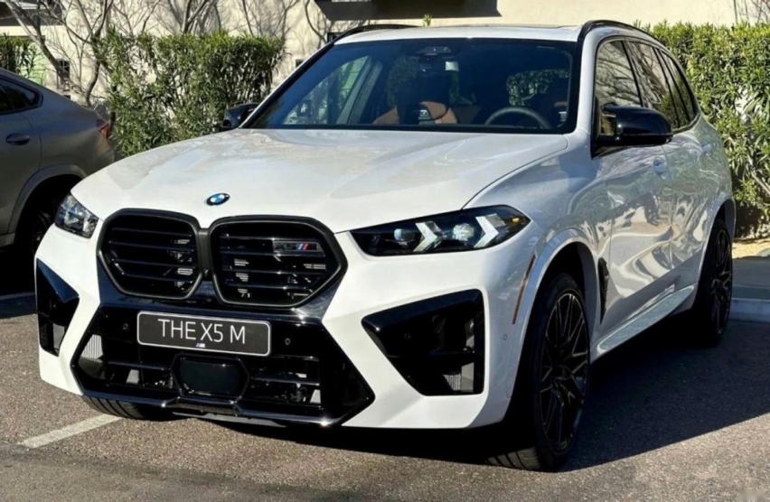 新宝马X5M实车海外曝光,4.4T V8带电,双联屏,或三季度引入国内