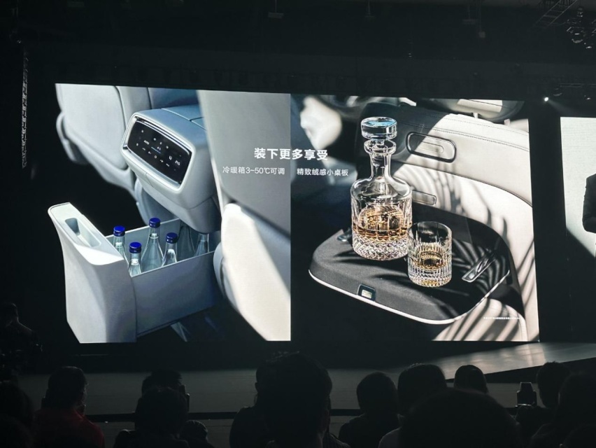 AITO问界M9，80%铝合金玄武车架，误踩油门紧急制动功能