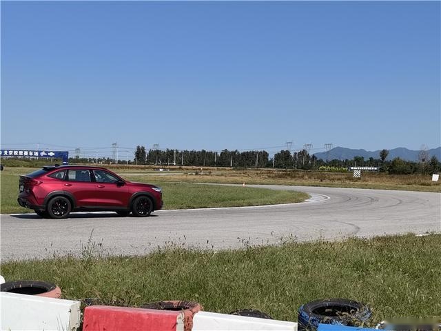 哈弗也敢跑赛道？有2.0T动力和赛道模式，哈弗H6S就是这么拽