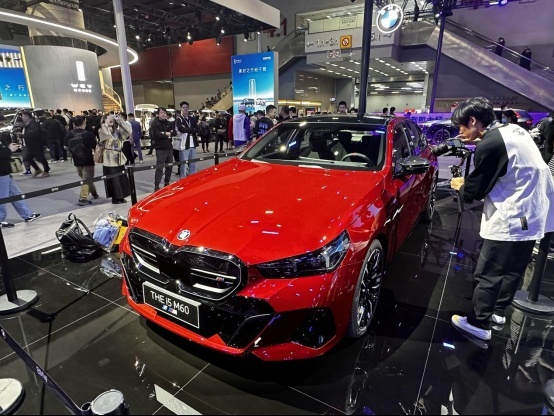 广州车展实拍全新一代BMW 5系，提供三种动力形式，i5是亮点