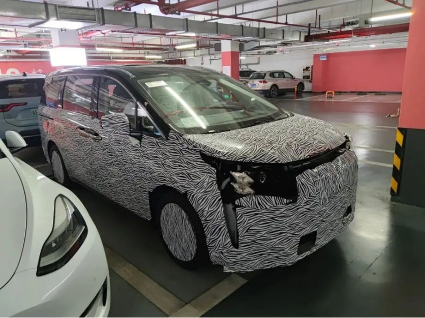 【e汽车】全新一代传祺M6实车谍照曝光