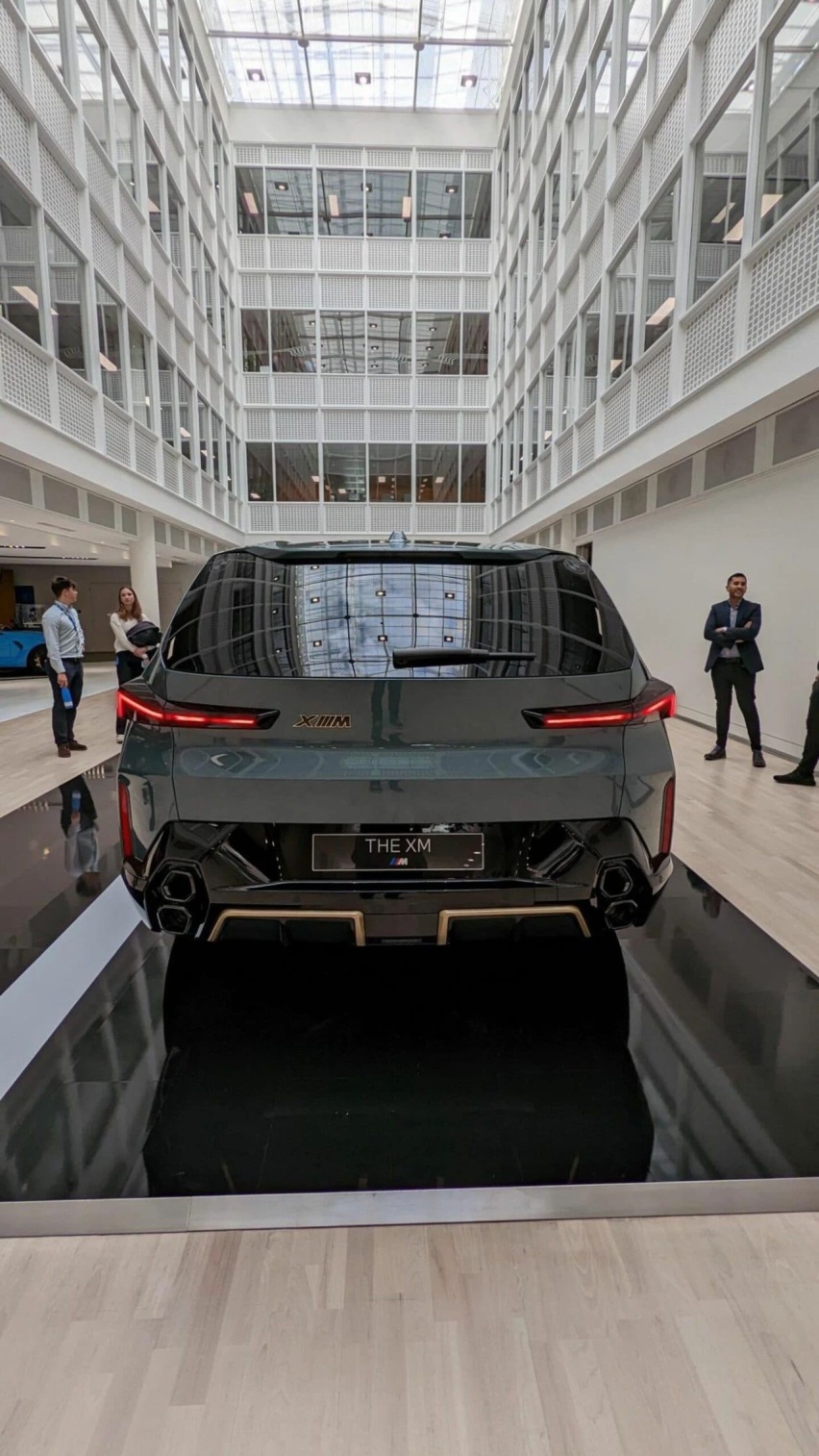 2300000元的BMW，配什么车漆最好看？