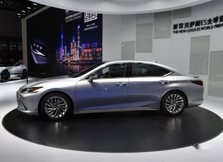 网友戏称“最慢中大型车”，销量着实火爆，全新雷克萨斯ES又来了