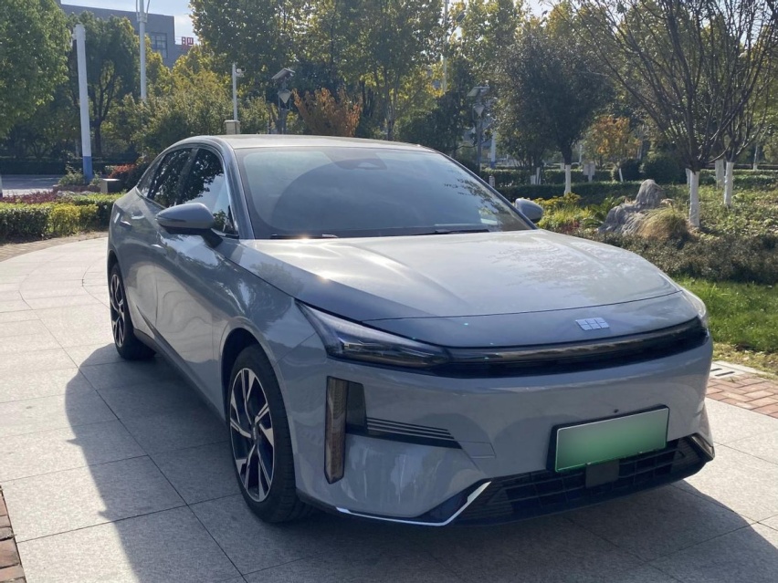 价格“杀”疯，吉利银河L系开卷，谁能笑到最后？