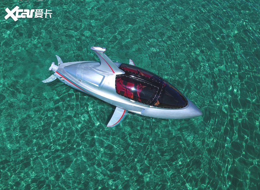 想体验半潜式惊险之旅?你需要一条"鲨鱼"摩托艇