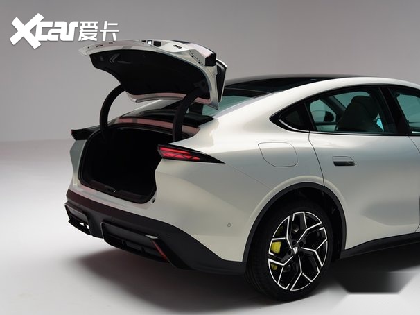 法拉利同源磁流变悬架！深蓝L06，年轻人的Dream Car？