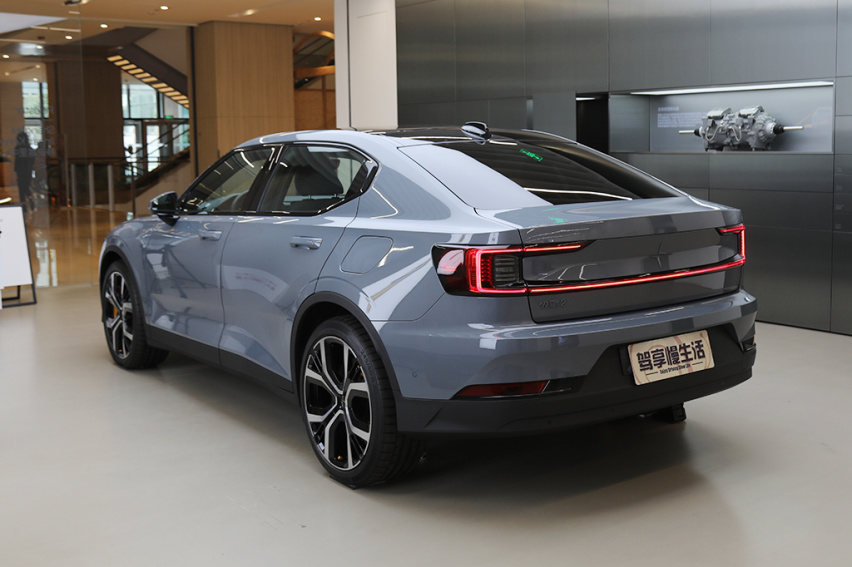 电动车中的另类，Model 3的劲敌，极星2到店实拍