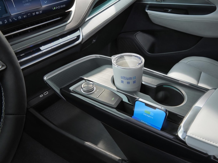 长近4米9，7.6s破百，16.99万还有优惠，堪称电车“照妖镜”！