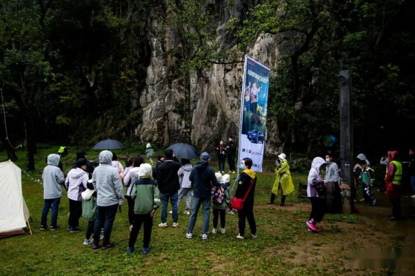 如何周末逃离都市，攀岩溯溪越野成为解压方式的最优选？