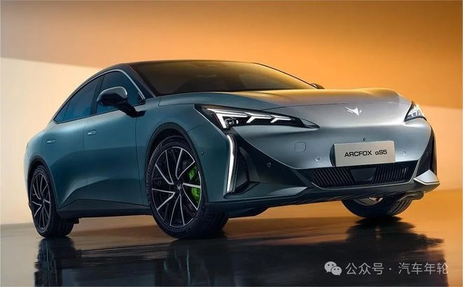 标配800V高压/百公里加速3.7秒，极狐阿尔法S5预售19.98万起