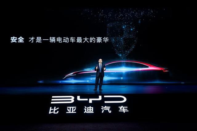 比亚迪开放刀片电池工厂，4款新车集中上市，全力反击特斯拉！