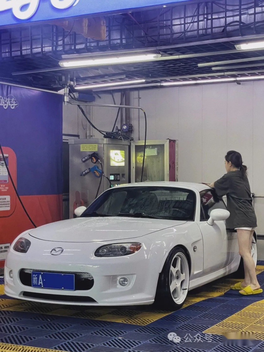 小姐姐打造竞技走街范马自达MX-5，竟是被男友带入的