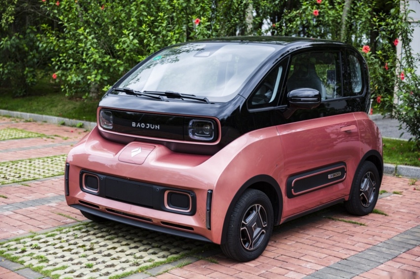 新宝骏E300怎么样？宝马X5车主一口气入手两台，越看越顺眼