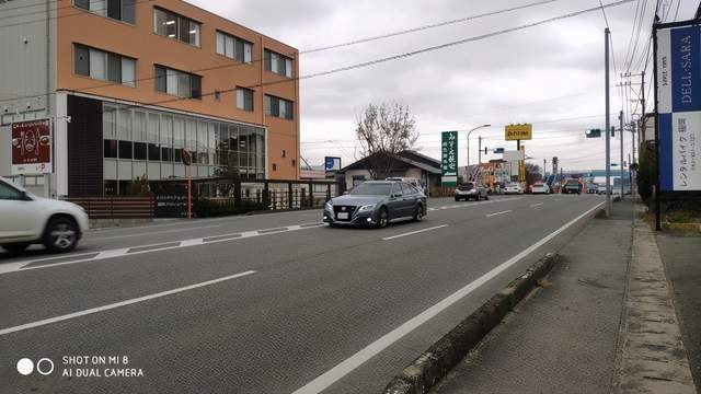 全新第15代皇冠街头实拍，配3.5L V6发动机，售价30万