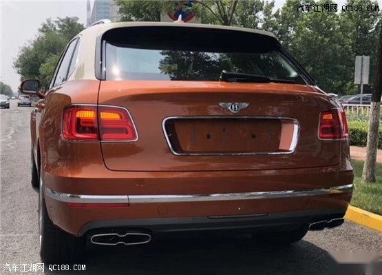 2019款4.0 汽油添越 V8配置 双色车身 上海报价