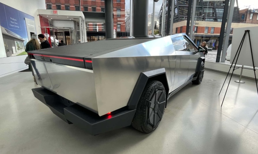 特斯拉Cybertruck量产版详细信息，首批交付10台，无车漆车身