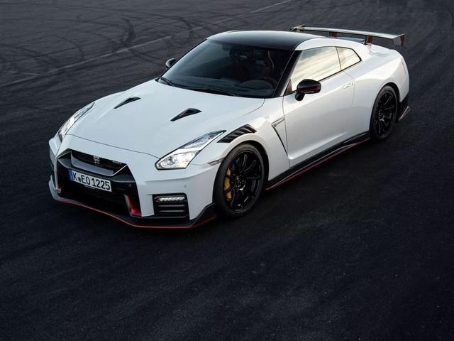 GT-R R35停产？将推出终极限量版作为纪念，网友：梦想没