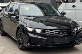 拒绝“油腻”标签？试驾25款雅阁1.5T，它是否比凯美瑞更懂年轻人