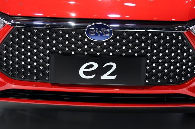 比亚迪全新纯电动两厢车，续航超400km，10万起售颜值挺高