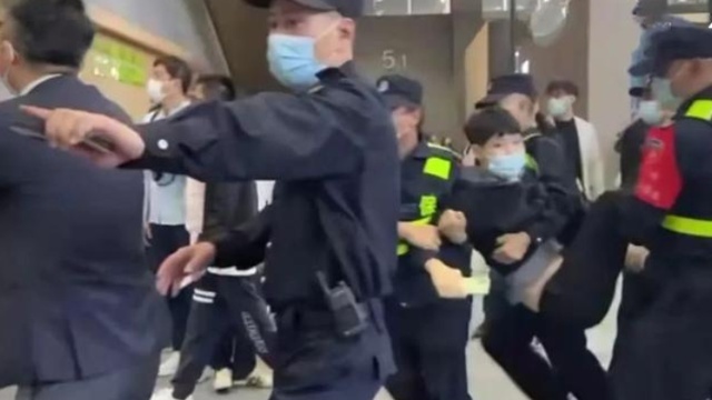 小鹏车主广州车展维权，被踢出群聊合理吗？