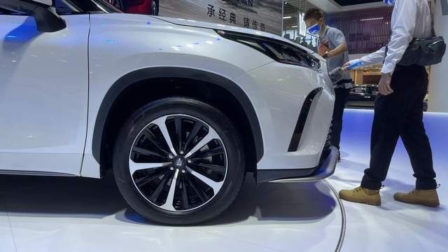 2.0T版本皇冠陆放上市，除了动力，还有哪些看点？