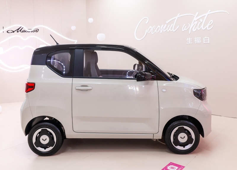 再增个性化配色 指导价3.76万元起 宏光MINI EV马卡龙秋色版上市