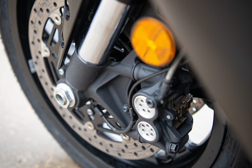 能下赛道的通勤车 雅马哈2020款YZF-R1 外媒测评
