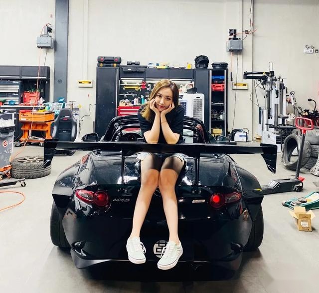 上海小姐姐改装的宽体马自达MX-5，精品程度让老玩家自愧不如