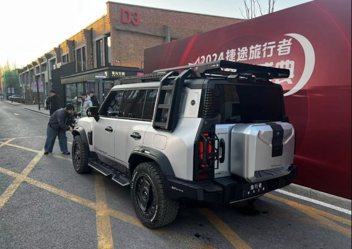 捷途×JMK首款官改车型，旅行者银龙之翼正式上市，售价21.99万元