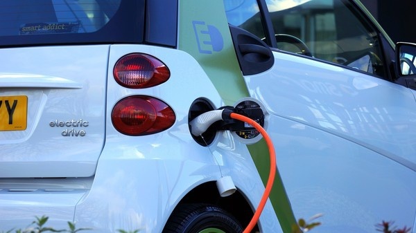 电池价跌89%，美研究：最快3年内电动车将与汽车同价