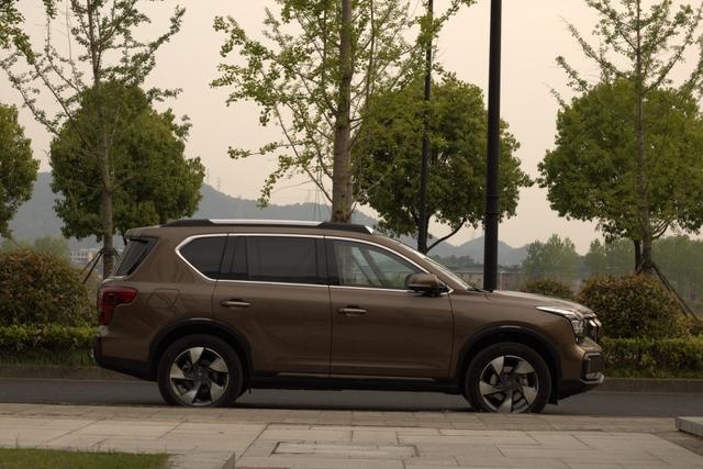硬派运动中型SUV,最大252马力,20万内入顶配,实拍广汽传祺GS8S