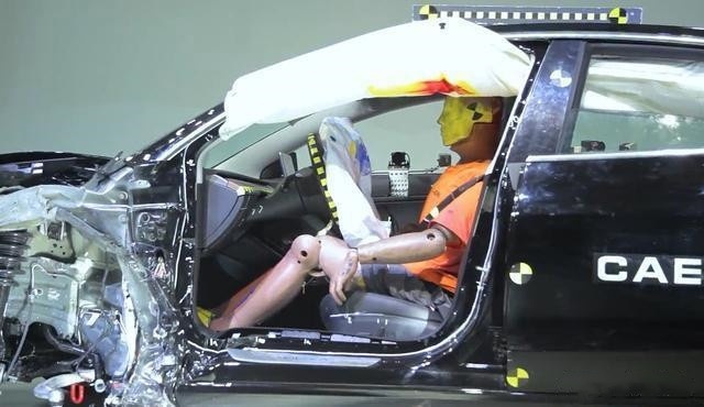 国产特斯拉Model 3的25%偏置碰撞结果 中保研你是在开