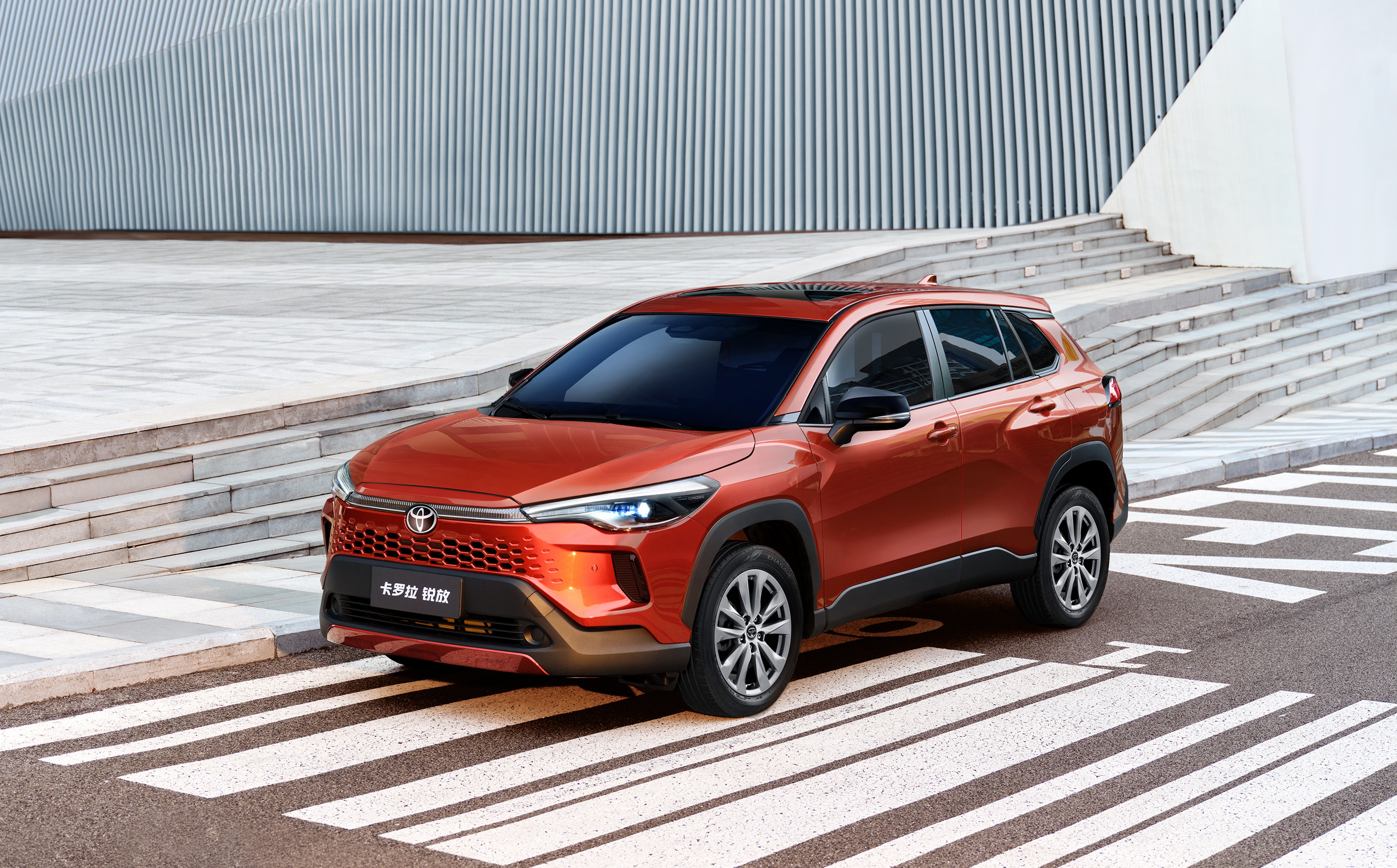 ȫ�¿��_���J�ş������У�����10�f��(j��)ȫ��SUV�ԃr(ji��)�Ș�(bi��o)�U