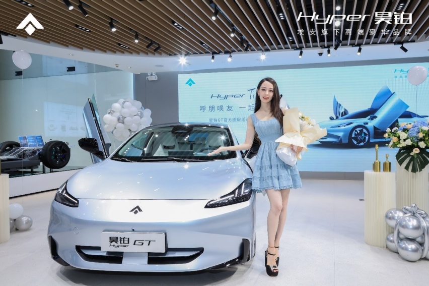 轿跑王者对决，“我比Ta贵，你会选我”